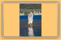Tuffstein im See