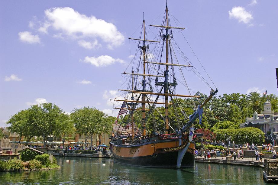Schiff im Disneyland
