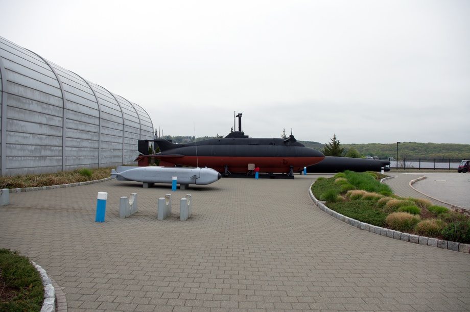 vorm Eingang zum Museum